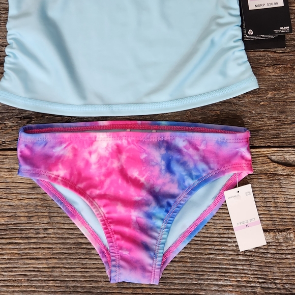 🆕️ Under Armour Rashguard & Bikini - Picture 6 of 11